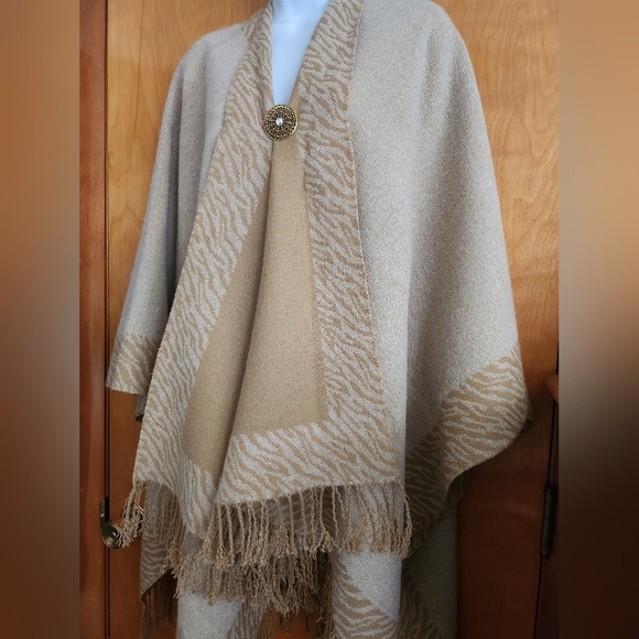 29 Palms Poncho Open Front - Picture 6 of 10